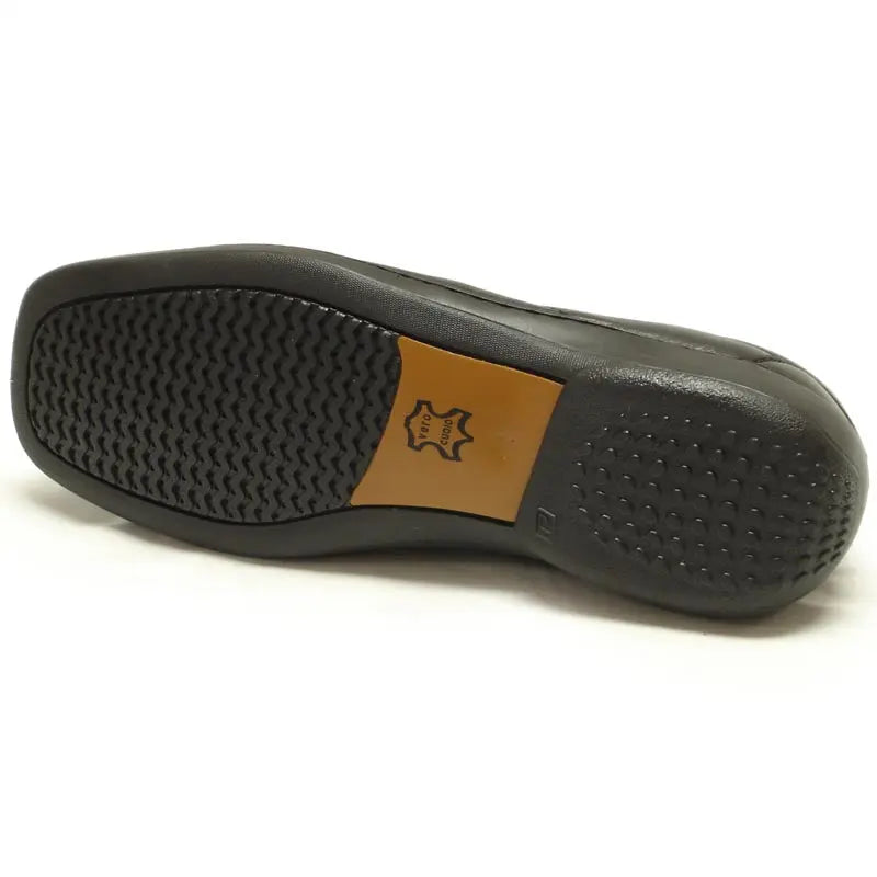 Pinoso's P-5594 Jacobo Black Leather Slip on Loafers